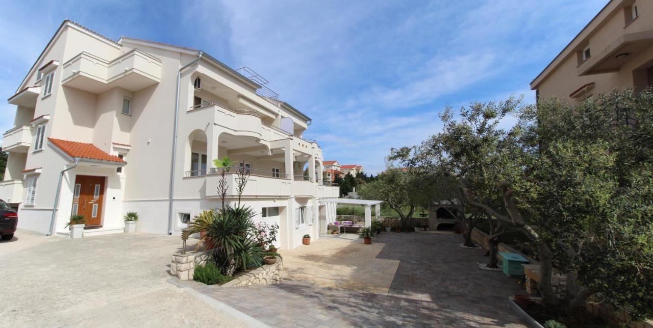 Apartmani Palma Novalja Exterior photo